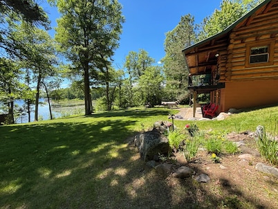 Charming Log Cabin on Beautiful Lake Butterfield