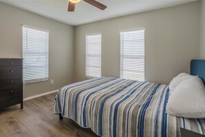 3 bedrooms, iron/ironing board, free WiFi, bed sheets