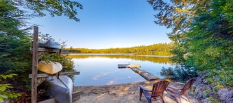 Lakefront cottage on Big Pea Porridge Pond w/ private dock, beach, kayaks, canoe