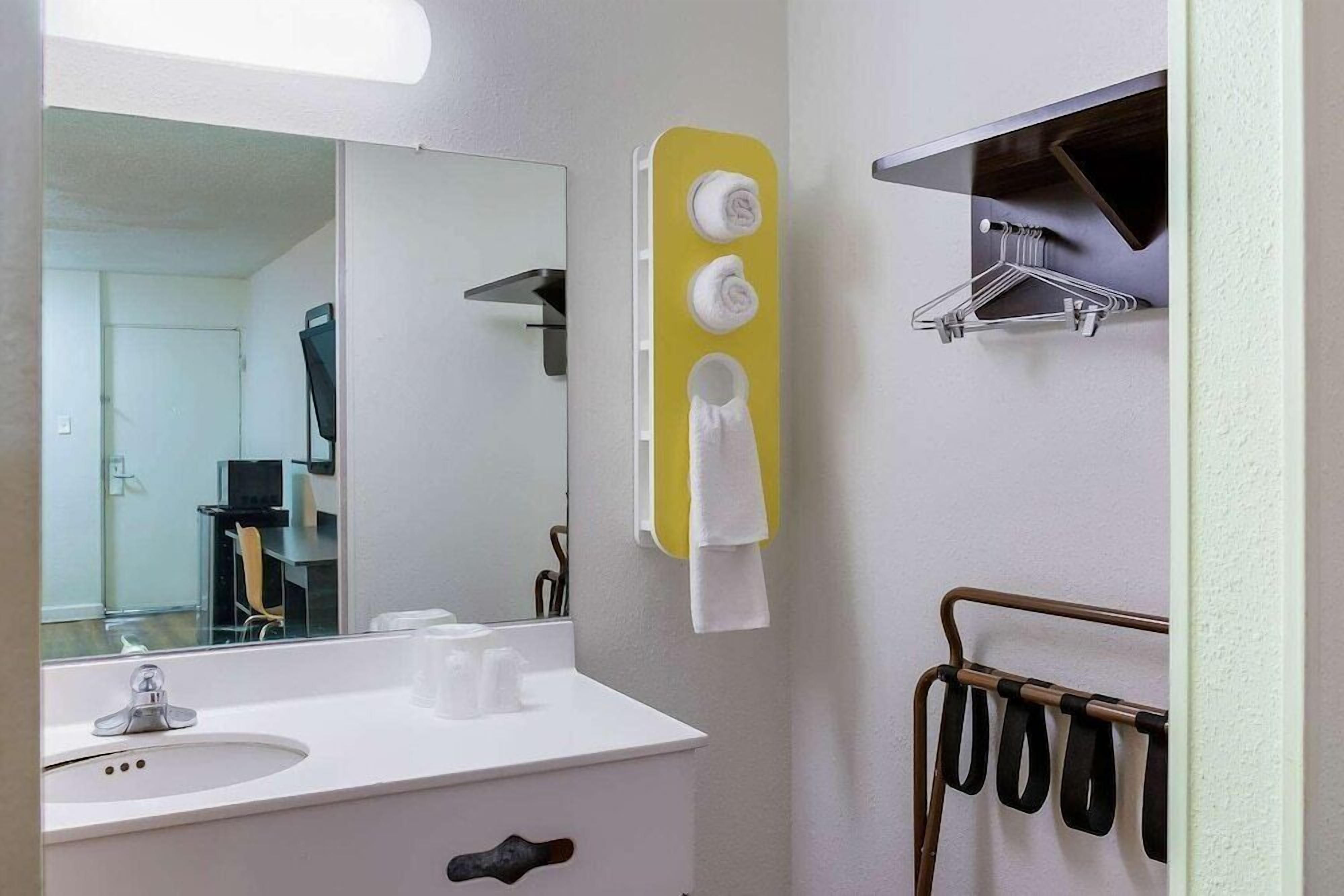 Photo - Studio 6 Gainesville, Fl