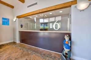 Reception - Studio 6 Gainesville, FL (Gainesville)