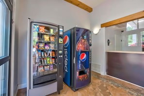 Vending machine - Studio 6 Gainesville, FL (Gainesville)