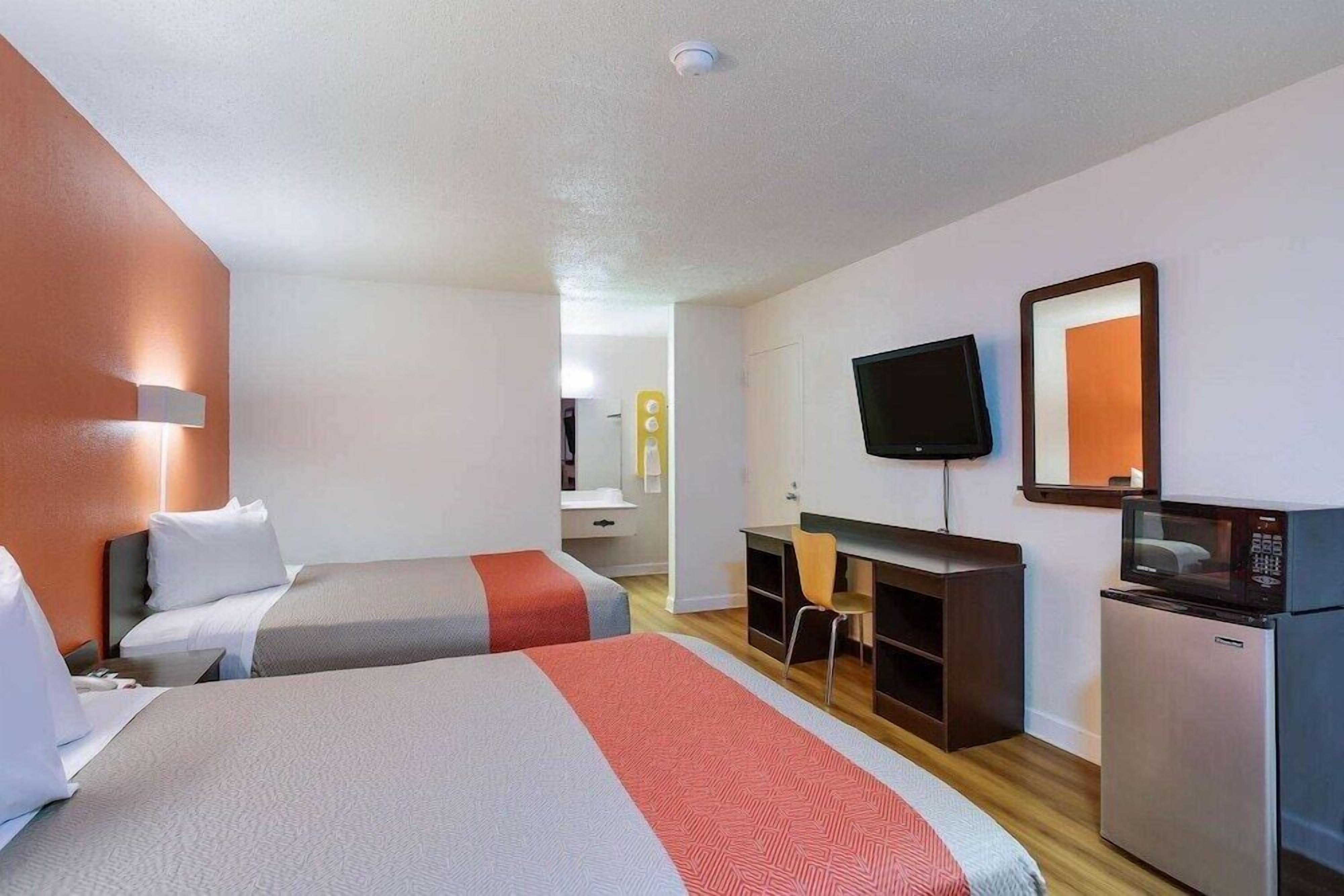 Photo - Studio 6 Gainesville, Fl