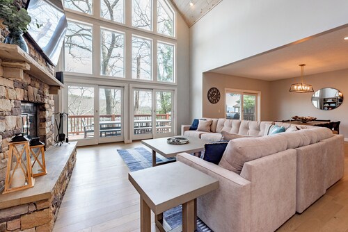 7BR Deep Creek Lodge w/ Fire Pit & Views