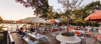 Holiday on the Waterfront in Pittwater -Beach, Swim, Kayak, Boat, Fish and More!