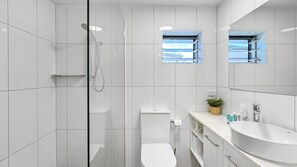 Shower - Island View Apt 1, Arcadia (Arcadia)