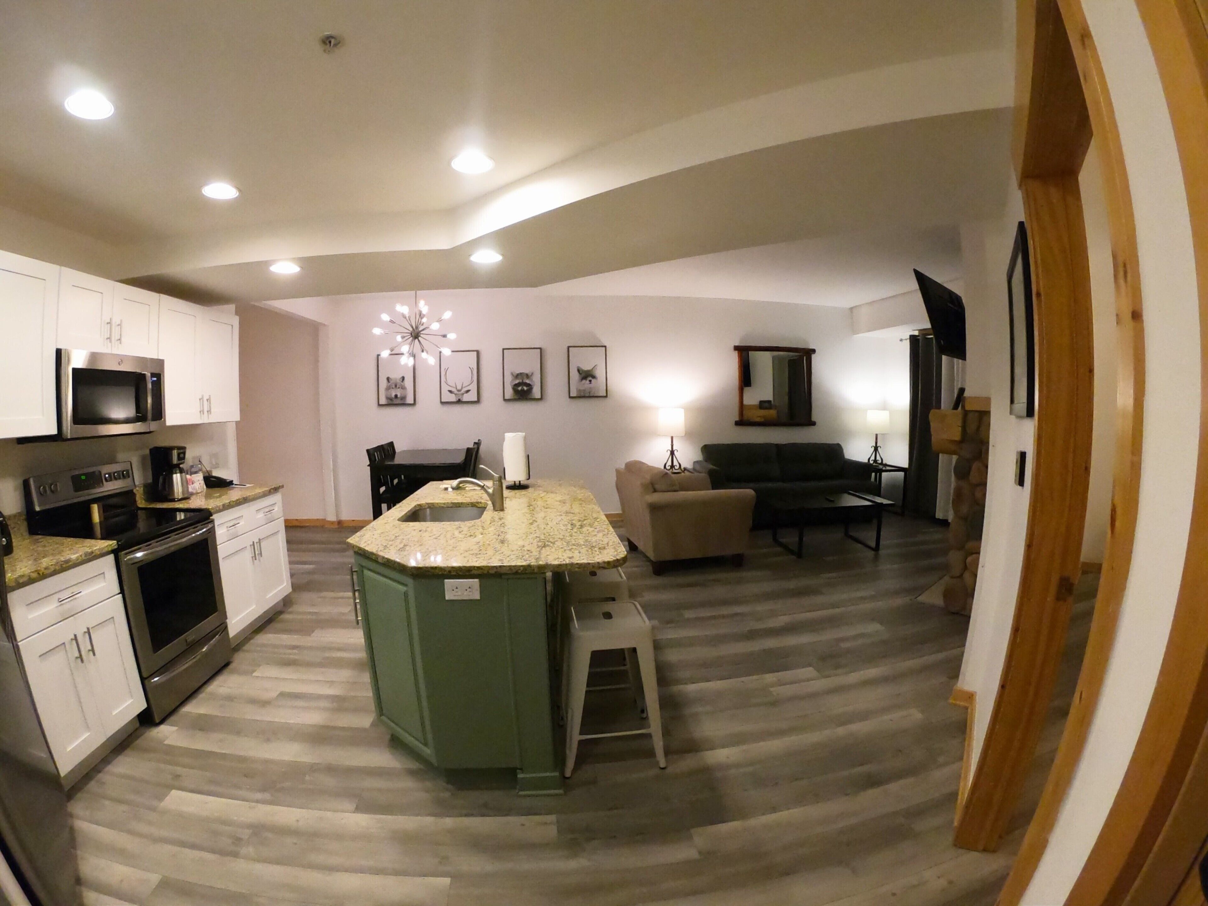 Kylskåp, mikrovågsugn, ugn och spishäll