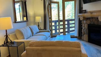 Tv, eldstad och dvd-spelare