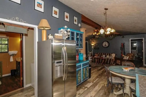 Side by side refrigerator with ice maker