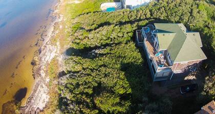 5BR Secluded Soundfront Oasis, Hot Tub, Private Beach