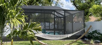 Central Perk Retreat Heated Pool + Zoo 1 Block!