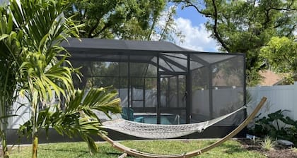 Central Perk Retreat Heated Pool + Zoo 1 Block!