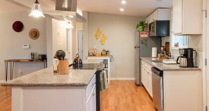 Mojave Haven: Fast WiFi, New Heat/AC, Private Backyard in downtown Joshua Tree