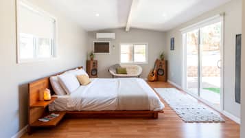 2 bedrooms, desk, iron/ironing board, free WiFi