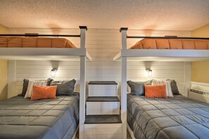 2 bedrooms, iron/ironing board, travel cot, Internet - Cozy Bellaire Condo w/ Balcony - 3 Mi to Skiing! (Bellaire)