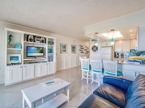 Condo (South Seas Bayside Villa 5234) | Sala de estar | Televisión de pantalla plana 