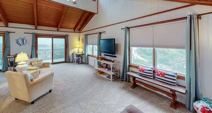Oceanfront, Dog-Friendly House W/ Central AC, Private Hot Tub, & Free WiFi