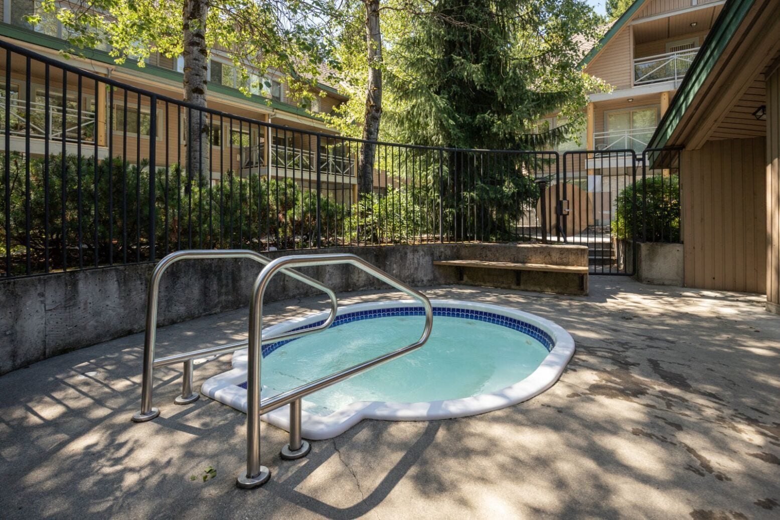 Bain à remous extérieur