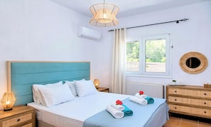 2 bedrooms, in-room safe, iron/ironing board, travel cot