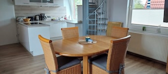 Daub's island oasis/apartment with balcony near the south beach, pet free
