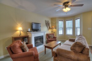 TV, fireplace