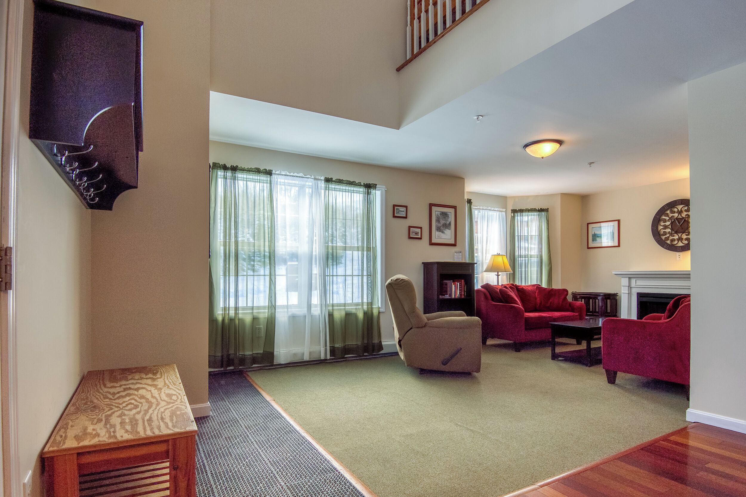 Smart TV, fireplace