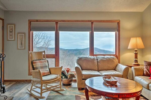 Smart TV, fireplace, DVD player, books