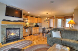 TV, fireplace - South Branch 13-2 - Newer, cute and cozy, 2nd story condo unit at South Branch (Sandy River Plantation)