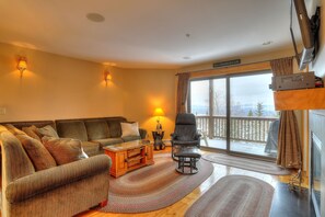 TV, fireplace, DVD player, video library - South Branch 13-2 - Newer, cute and cozy, 2nd story condo unit at South Branch (Sandy River Plantation)