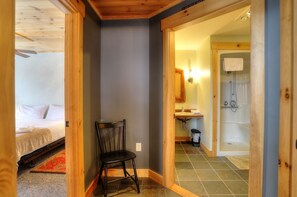 Bathtub, towels