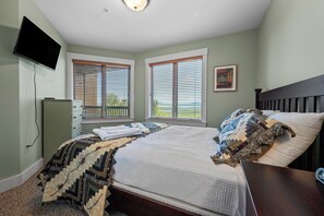 2 bedrooms, iron/ironing board, WiFi, bed sheets - South Branch 7-2 | Cute and Cozy Ski-in/Ski-out Condo at South Branch (Rangeley)