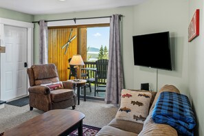 TV, caminetto, lettore DVD