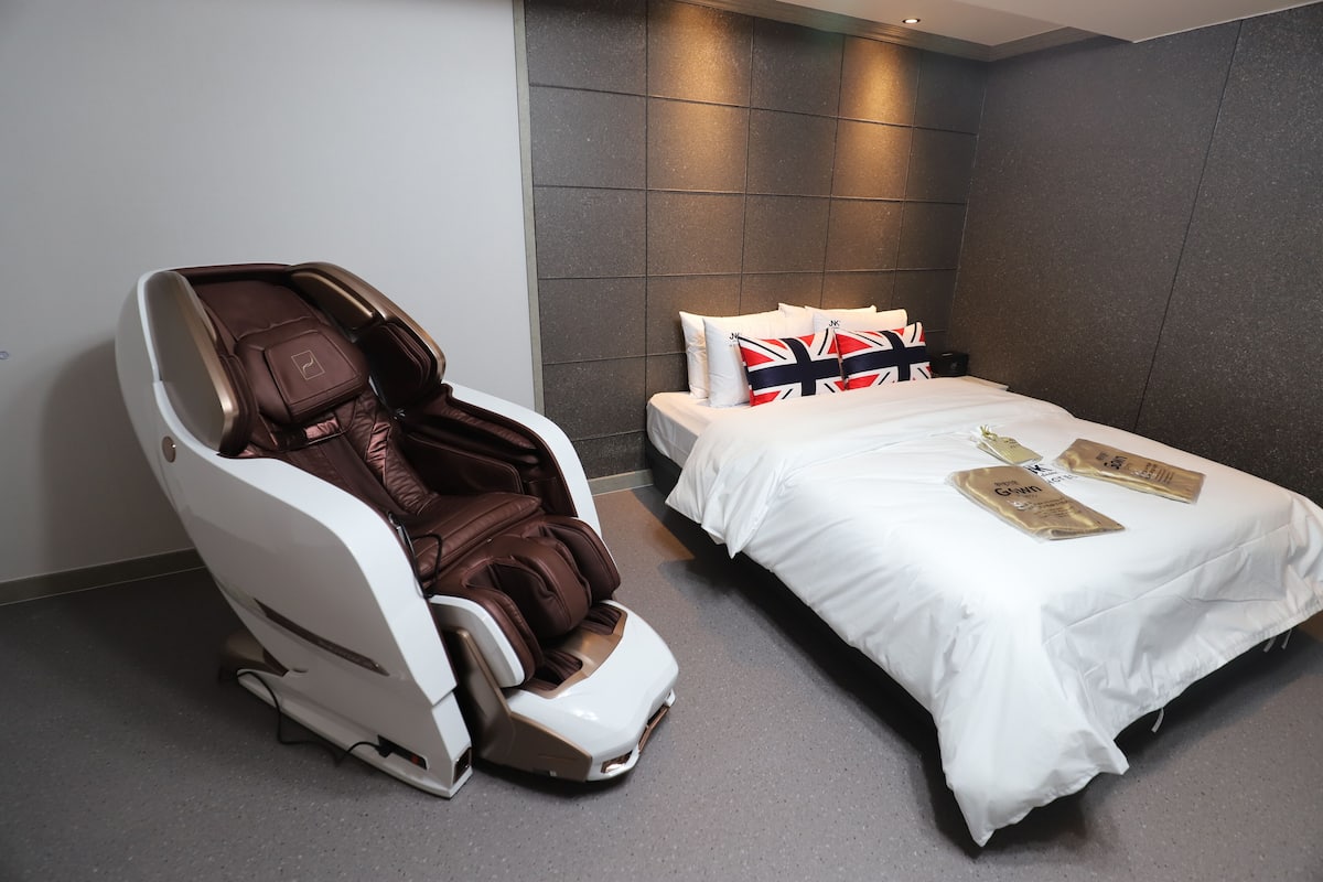 Habitación, 1 cama Queen size (Body Friend Massage Chair) | 1 habitación y wifi gratis