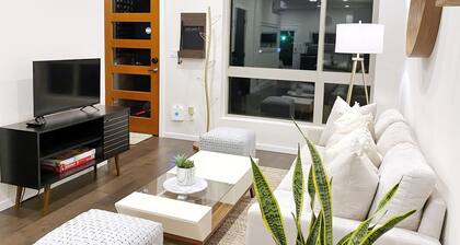 Spacious & Elegant Seattle Gem Private Rooftop Retreat