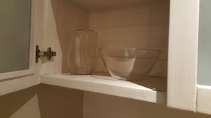 Haartrockner, Handtücher, Seife, Toilettenpapier