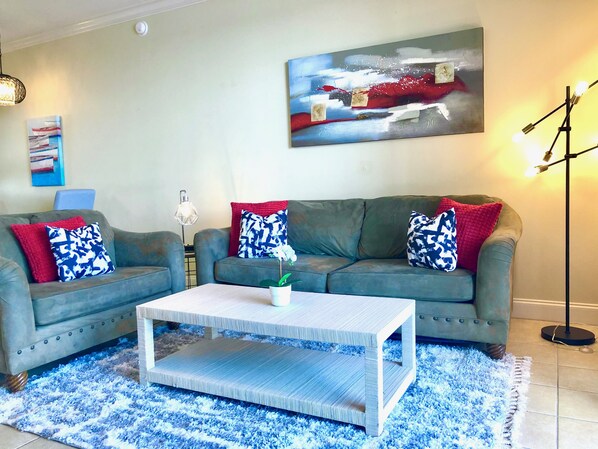 Smart TV, Hulu, books, streaming services - SALE, Relaxing, Renovated, Gorgeous, LakeView, Disney 1 Mile (Orlando)