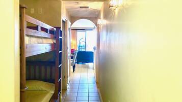 1 chambre, bureau, fer et planche à repasser, Wi-Fi gratuit