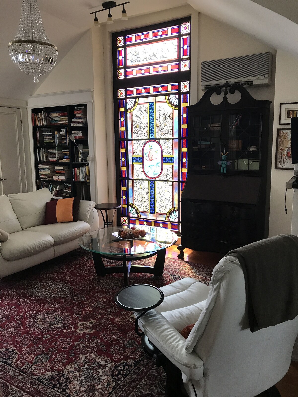 Toronto Beaches Spacious Charming Century Home Close to Downtown and Beaches