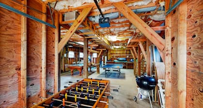 Oceanfront home with amazing ocean views, hot tub, pool access & ping-pong