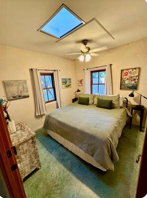 2 bedrooms, desk, iron/ironing board, free WiFi