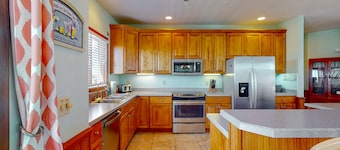 Outer Banks house with private pool, hot tub, W/D & ocean view - dog-friendly