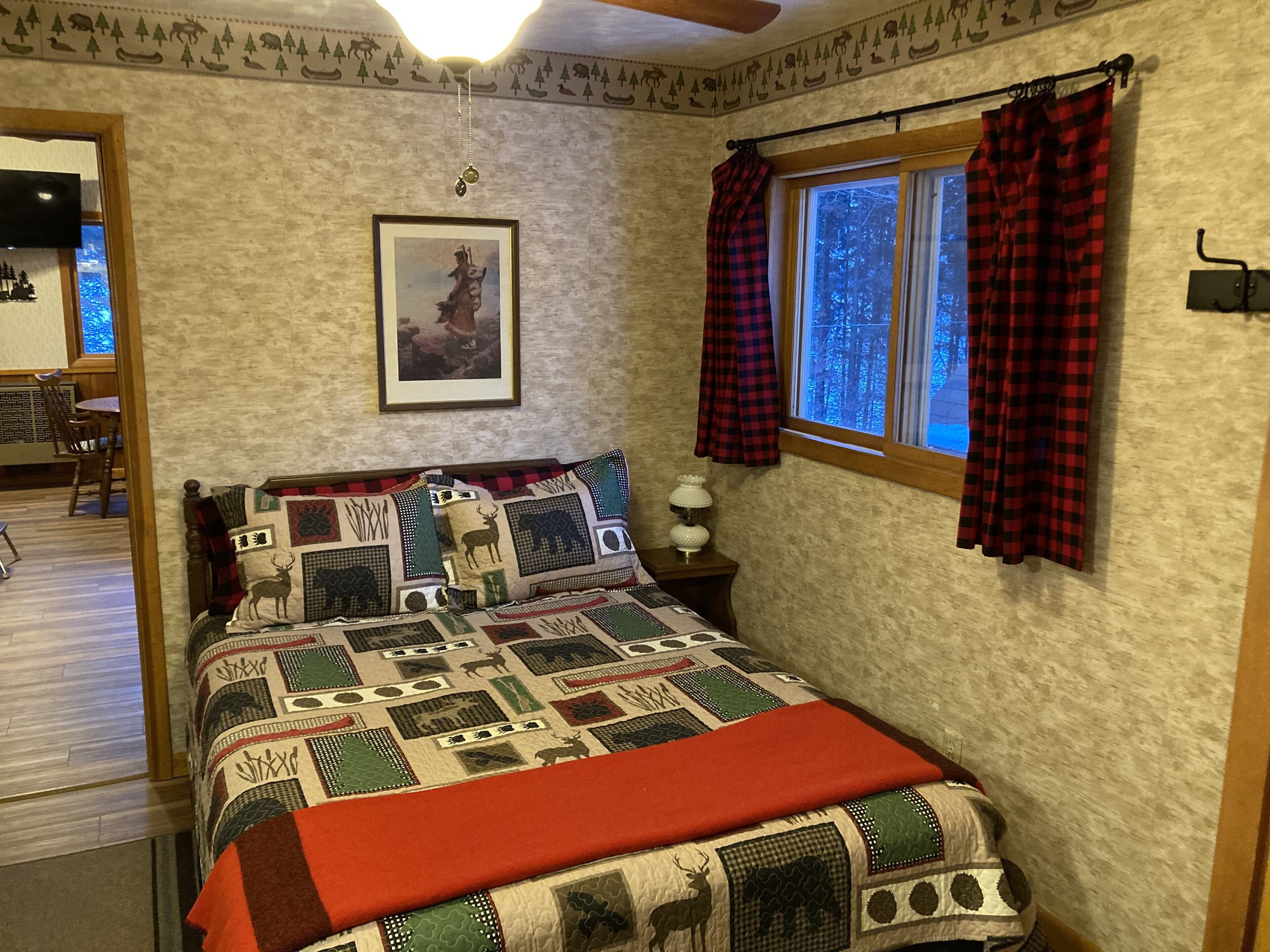 2 bedrooms, in-room safe, iron/ironing board, free WiFi