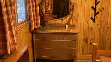 2 bedrooms, in-room safe, iron/ironing board, free WiFi