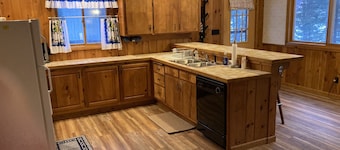 Charming and Cozy, 4-Season, Fence Lake Cottage with Beautiful Sunset View
