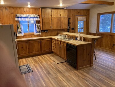 Charming and Cozy, 4-Season, Fence Lake Cottage with Beautiful Sunset View