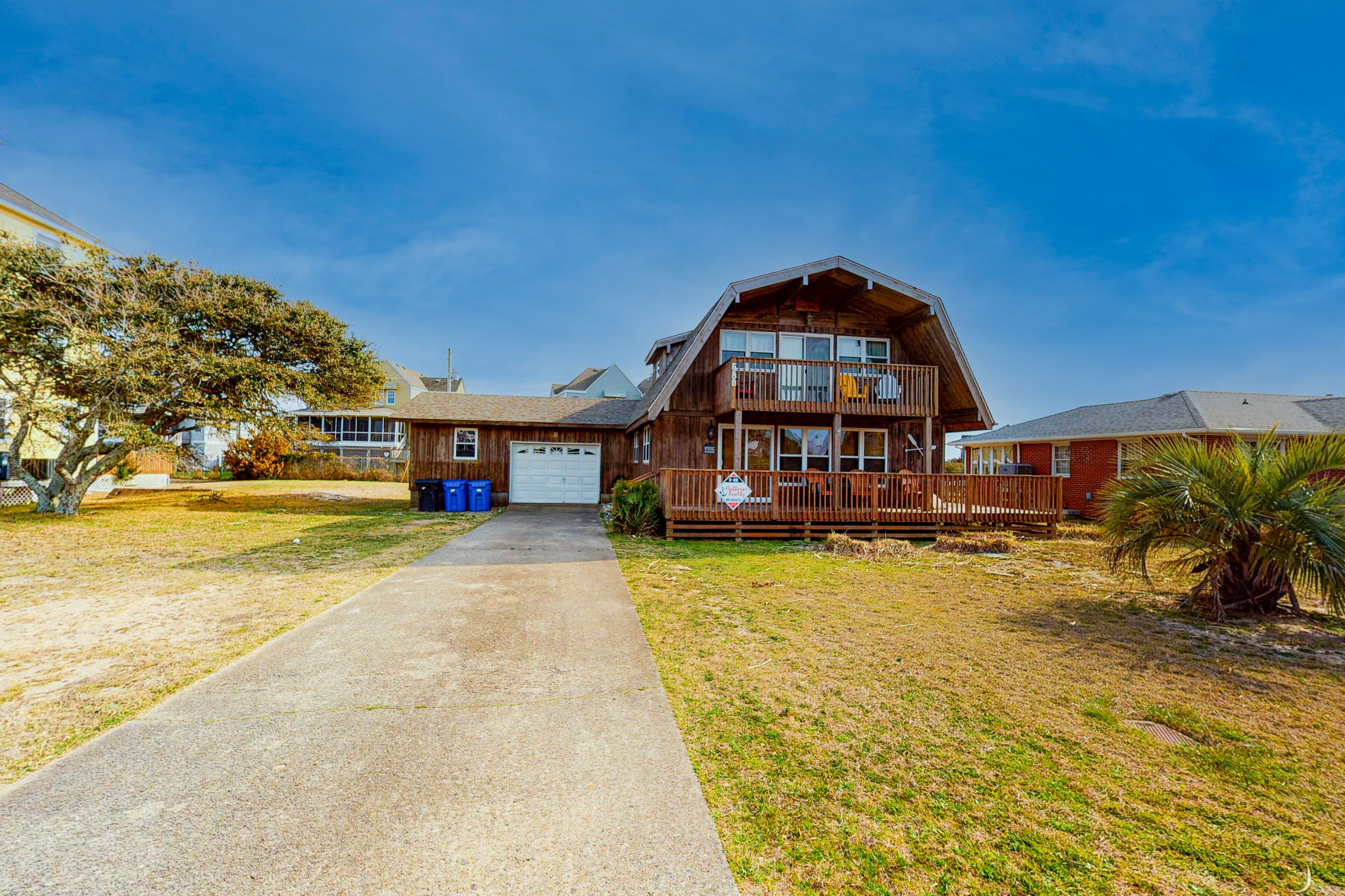 Beautiful house w/Shared Pool, Private Washer/Dryer, Central AC, Free WiFi