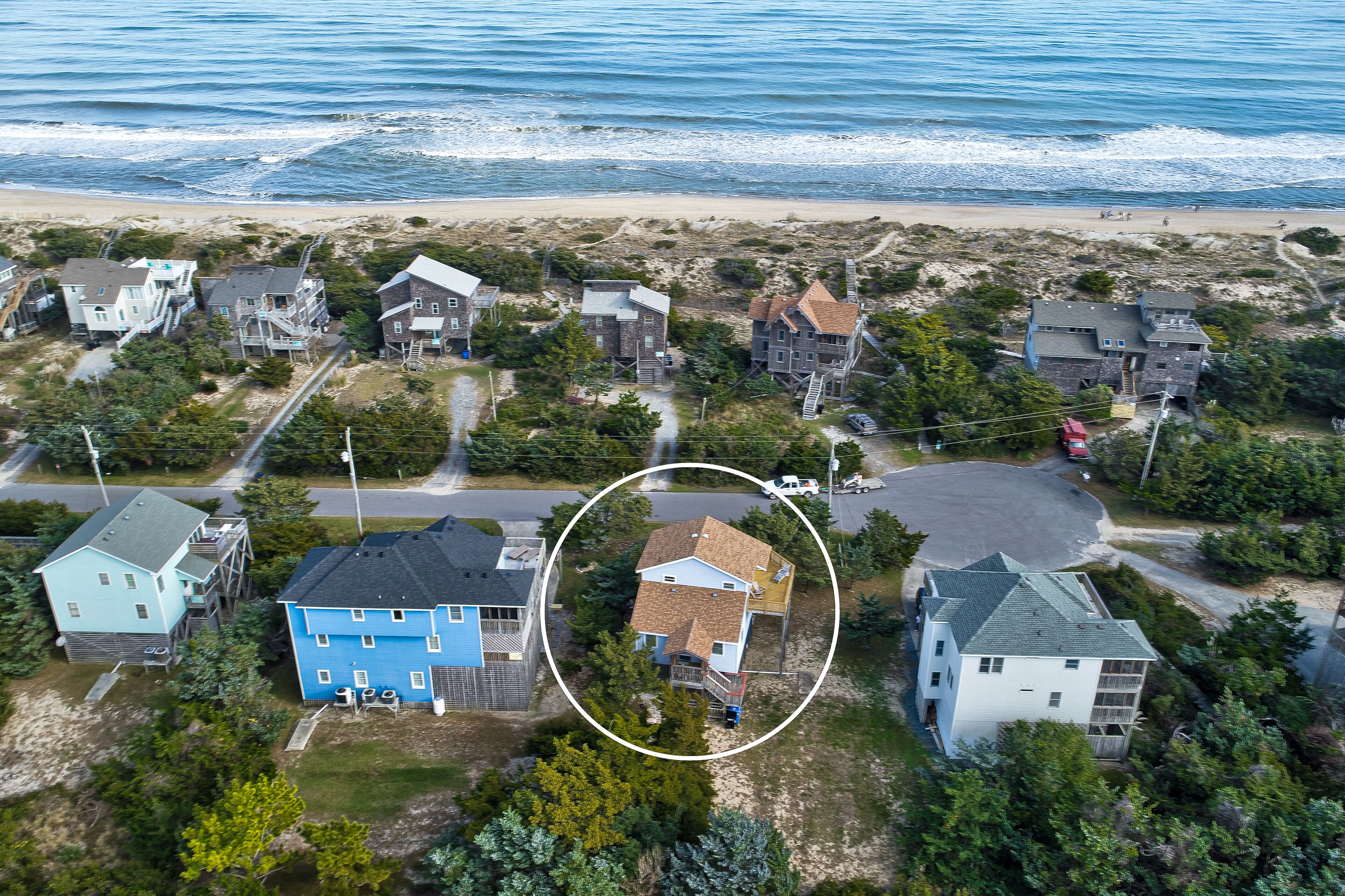 4 bedroom house w/ shared pool, AC, ocean view, WiFi