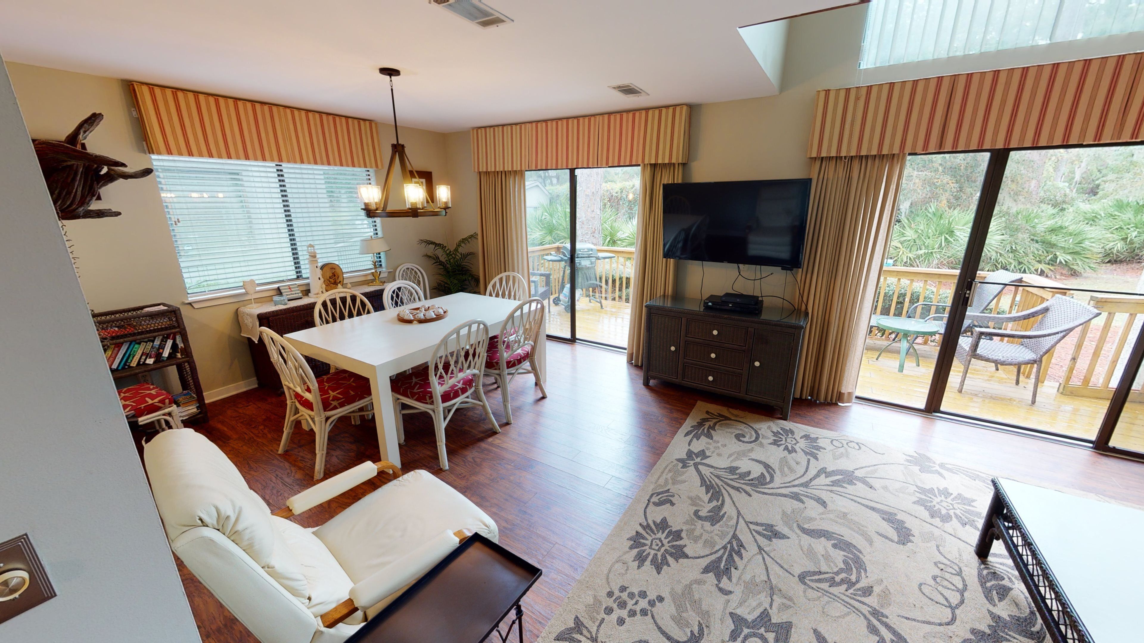 Excellent Townhome Quick walk to beach!