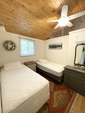 4 habitaciones, escritorio, tabla de planchar con plancha y wifi gratis