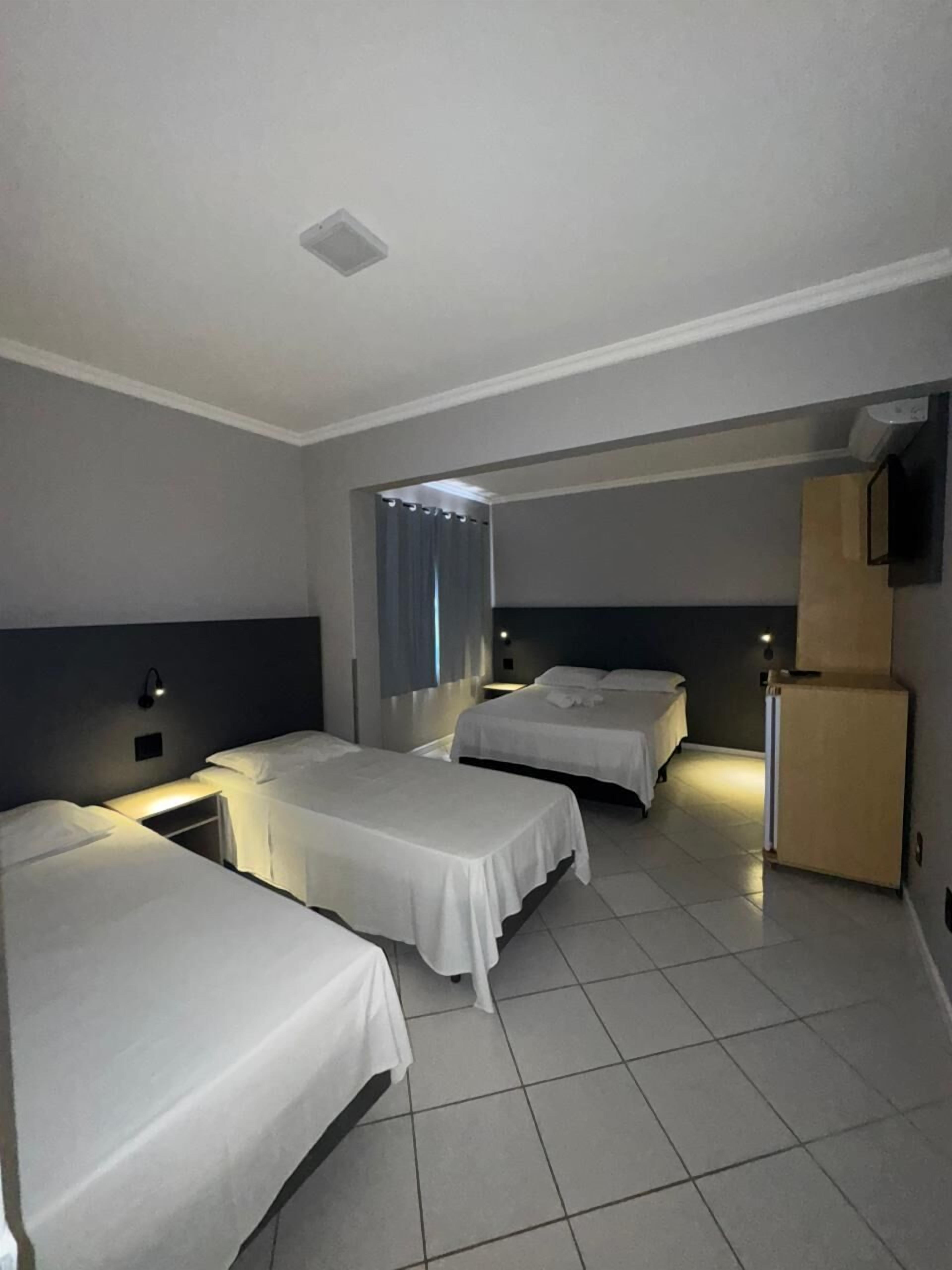 Standard-herbergi fyrir fjóra | Míníbar, ókeypis þráðlaus nettenging, rúmföt